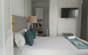 سوئیت جونیور چهارتخته (نمای دریا) (اقامت باصبحانه)