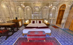 اتاق دوتخته دبل هزارآینه رویال vip (اقامت باصبحانه)