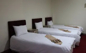 اتاق سه تخته (اقامت با صبحانه)