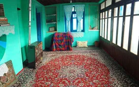 اتاق سه نفره صدف طبقه بالا ( کف خواب ) (اقامت با صبحانه)