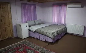 کلبه شش نفره تی تی(چهارتخته+کف خواب) (اقامت باصبحانه)