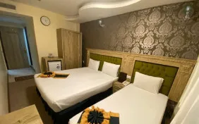 اتاق سه تخته (اقامت با صبحانه)