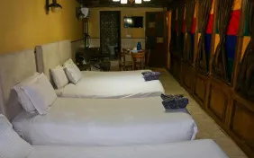 اتاق سه تخته ( ساختمان یاسین ) (اقامت با صبحانه)