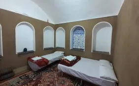اتاق دو تخته شهوار (با حمام وسرویس بهداشتی ) (اقامت با صبحانه)