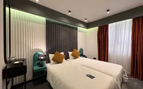 دوتخته تويين رو به پاسيو (اقامت با صبحانه)