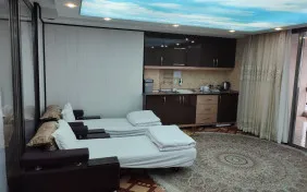سوئیت چهارنفره جنگل و دریا(دوتخته دبل+دوتخت تاشو) (اقامت با صبحانه)