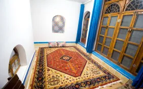 اتاق چهار نفره کفخواب شاهنشین(فاقدسرویس بهداشتی اختصاصی) (اقامت تک)