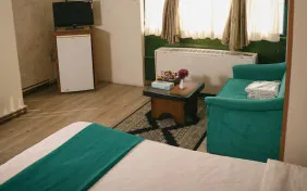 اتاق دوتخته برای یک نفر (اقامت با صبحانه) 