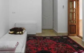اتاق یک تخته طبقه همکف (اقامت با صبحانه)
