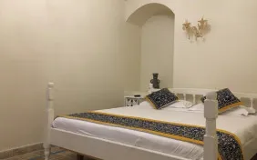 اتاق دبل زیرزمین حیاط اول (اقامت با صبحانه)