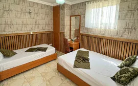 آپارتمان یک خوابه چهارتخته (اقامت با صبحانه)