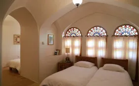 سوئیت سه نفره بالکن دار بزرگ فاز یک (اقامت با صبحانه)