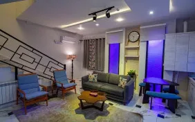 سوئیت دوبلکس شش نفره (چهار نفر + دو کاناپه) (اقامت با صبحانه)