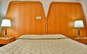 اتاق دوتخته دبل پشت به دریا (اقامت با صبحانه)